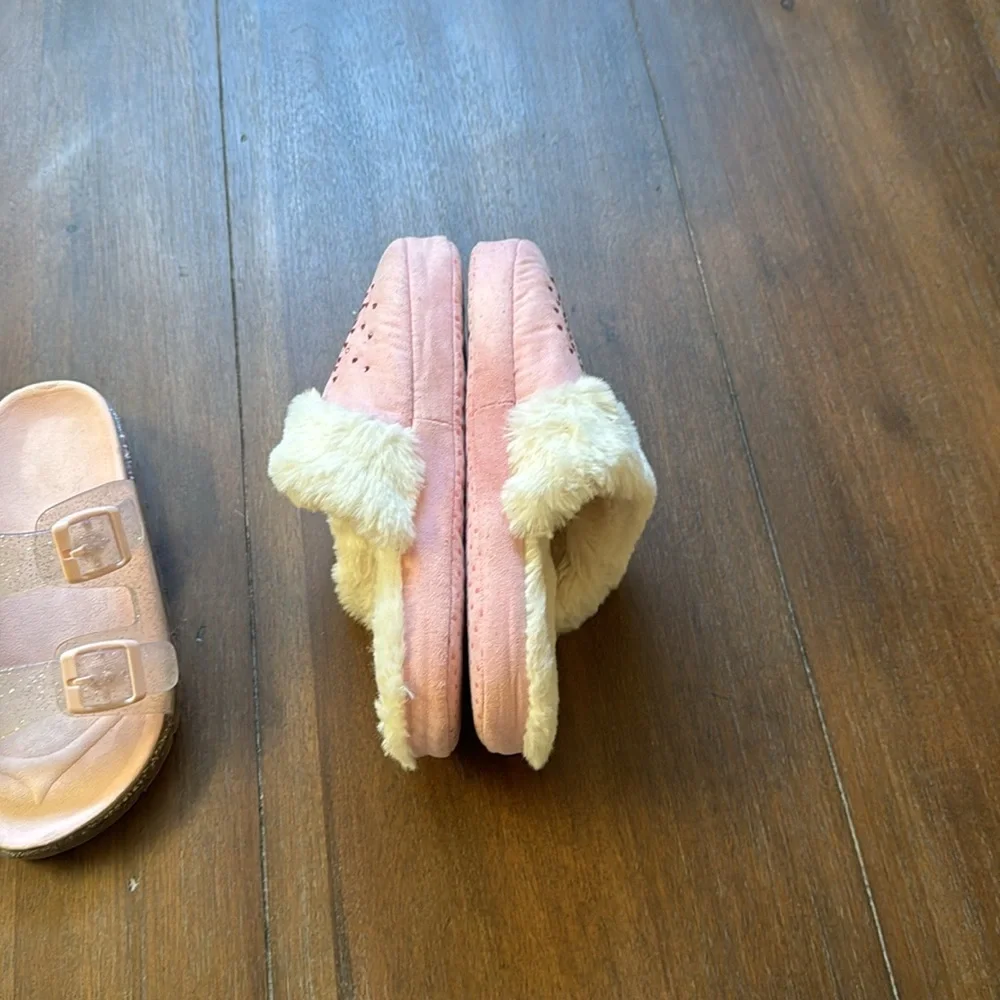 Size 2/3 Juicy Couture slippers and generic pink slides
